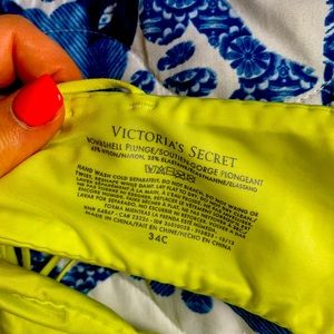 Victoria Secret 34c bombshell bra